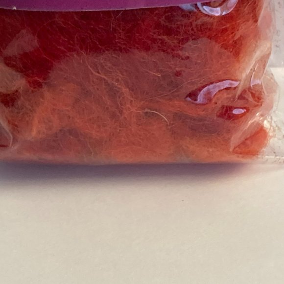 24 Dimensions FeltWorks 100% Wool Red Curly Roving 0.25oz Needle Felting Crafts - Picture 5 of 16